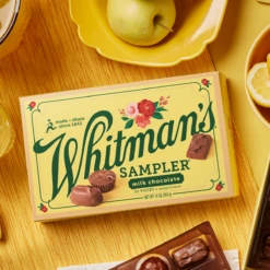 Whitman's Sampler Assorted Milk Chocolates, 10 Oz. -Sweet Gift Shop 076740070825 7082 10oz whitmans mc sil1